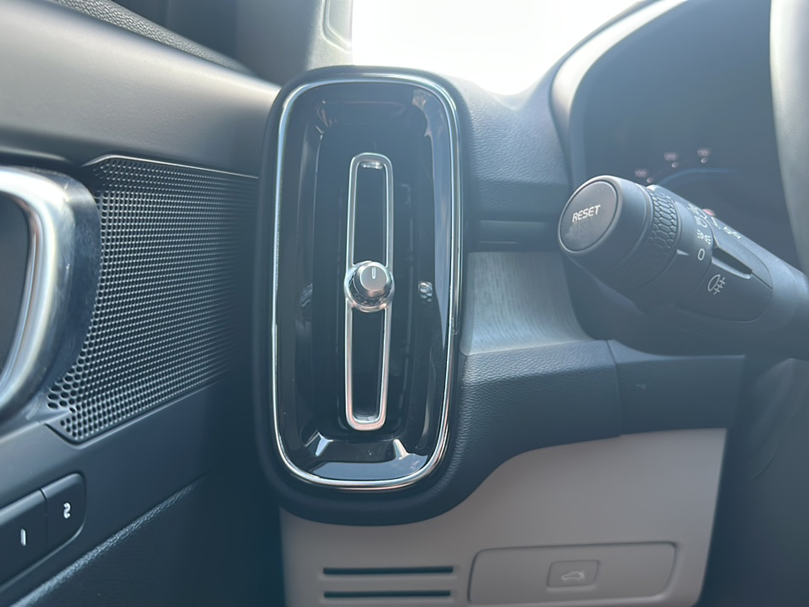2023 Volvo XC40 Plus photo 21