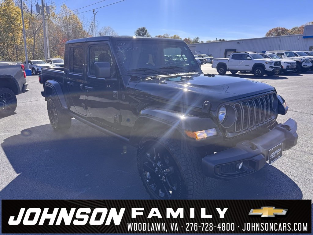 2025 Jeep Gladiator Nighthawk's photo
