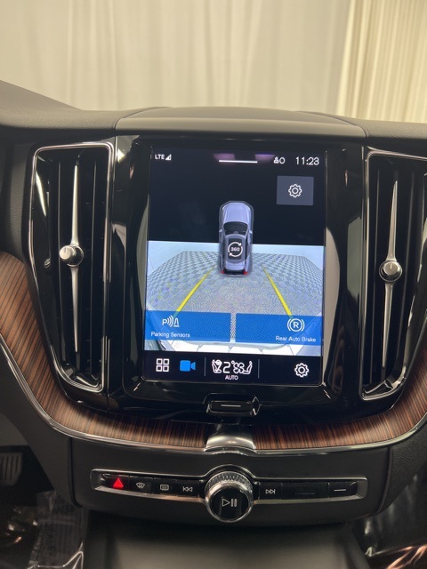 2023 Volvo XC60 B5 Plus photo 13