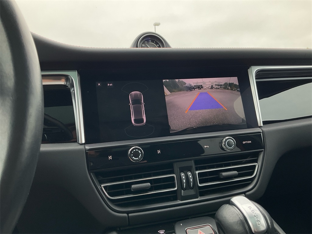 2023 Porsche Macan Base photo 19