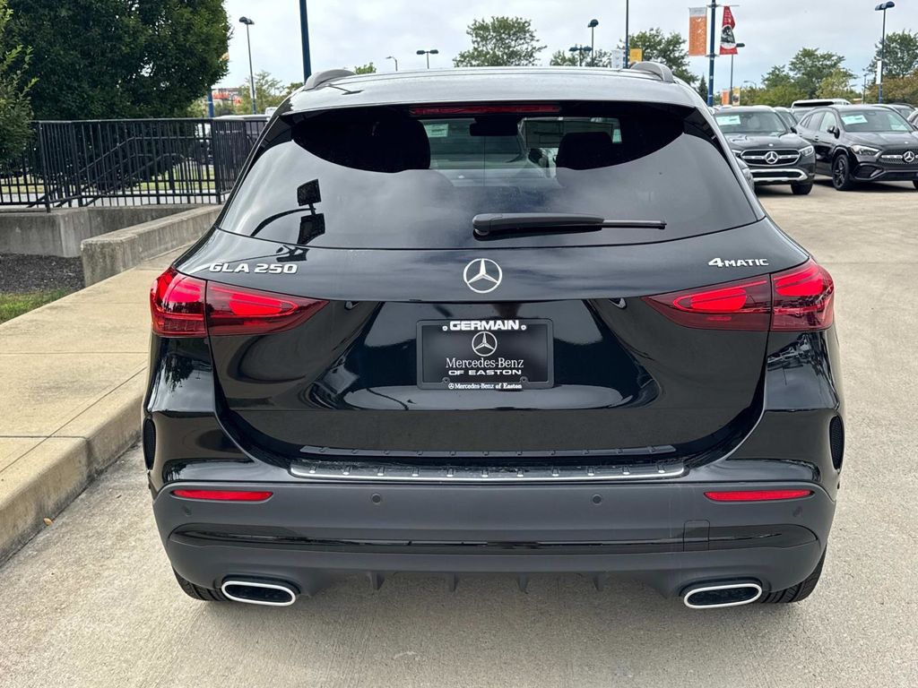 2026 Mercedes Benz GLA 250 4MATIC photo 3