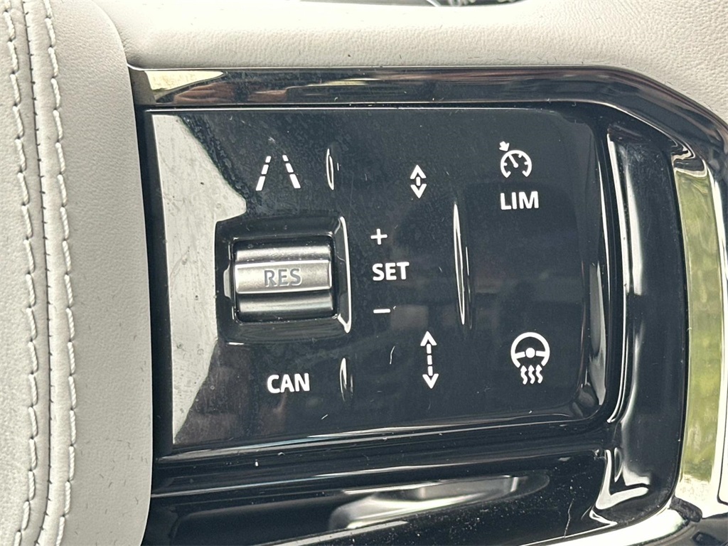 2025 Land Rover Range Rover Sport SE photo 4