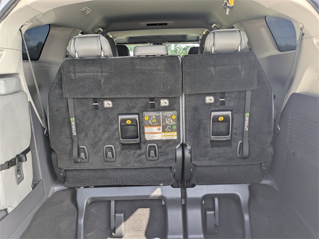 2022 Toyota Sienna XLE photo 9