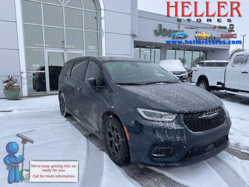 2022 Chrysler Pacifica Hybrid Limited's photo