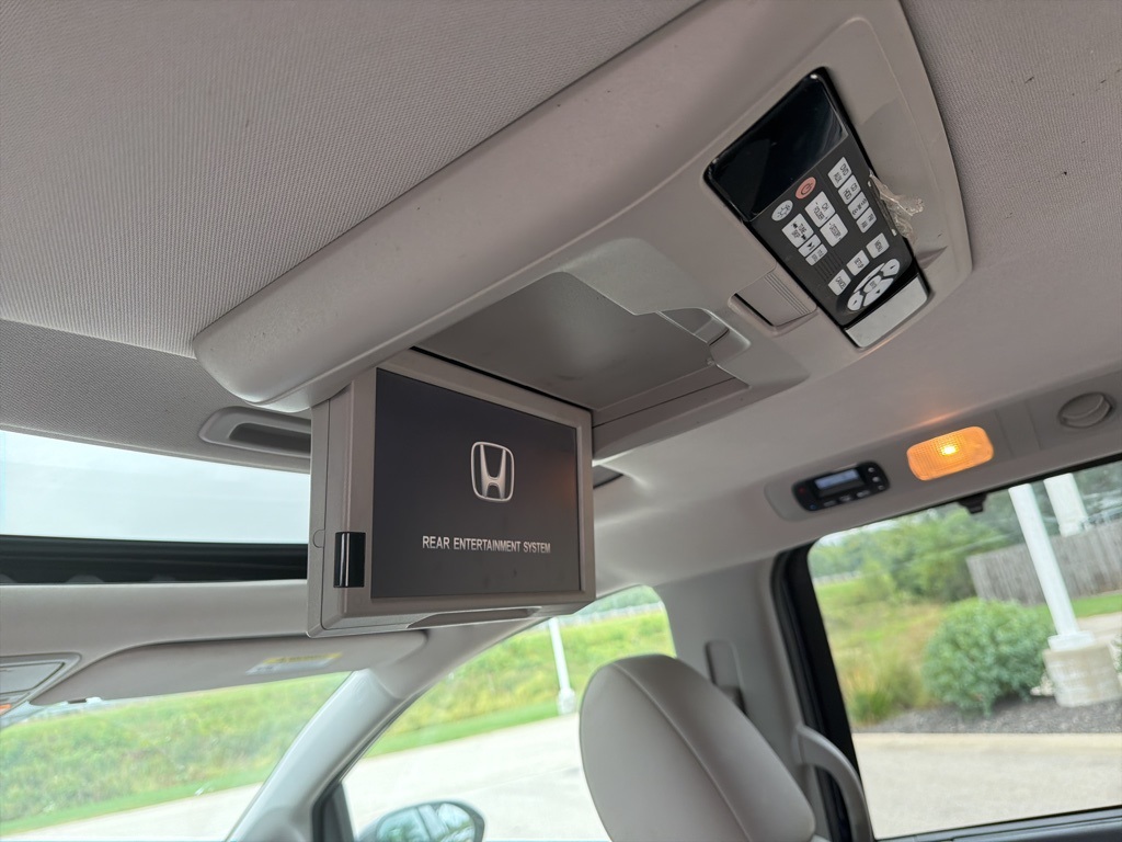 2014 Honda Odyssey Touring photo 6