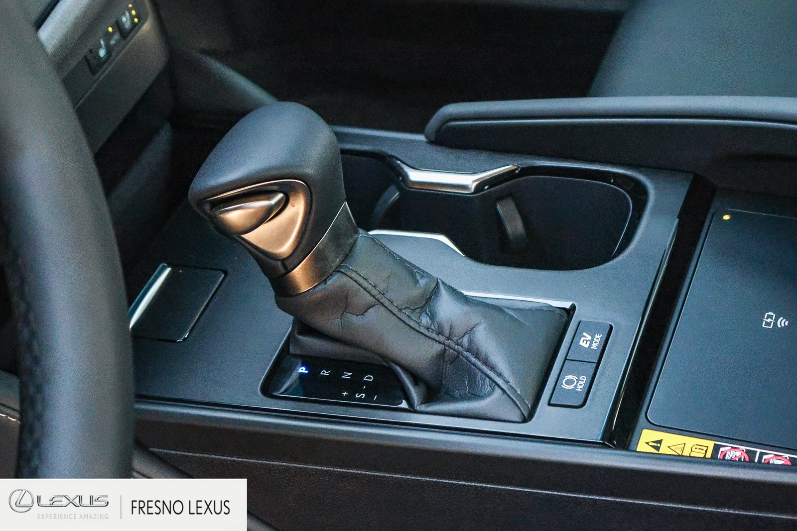 2025 Lexus ES 300h photo 19