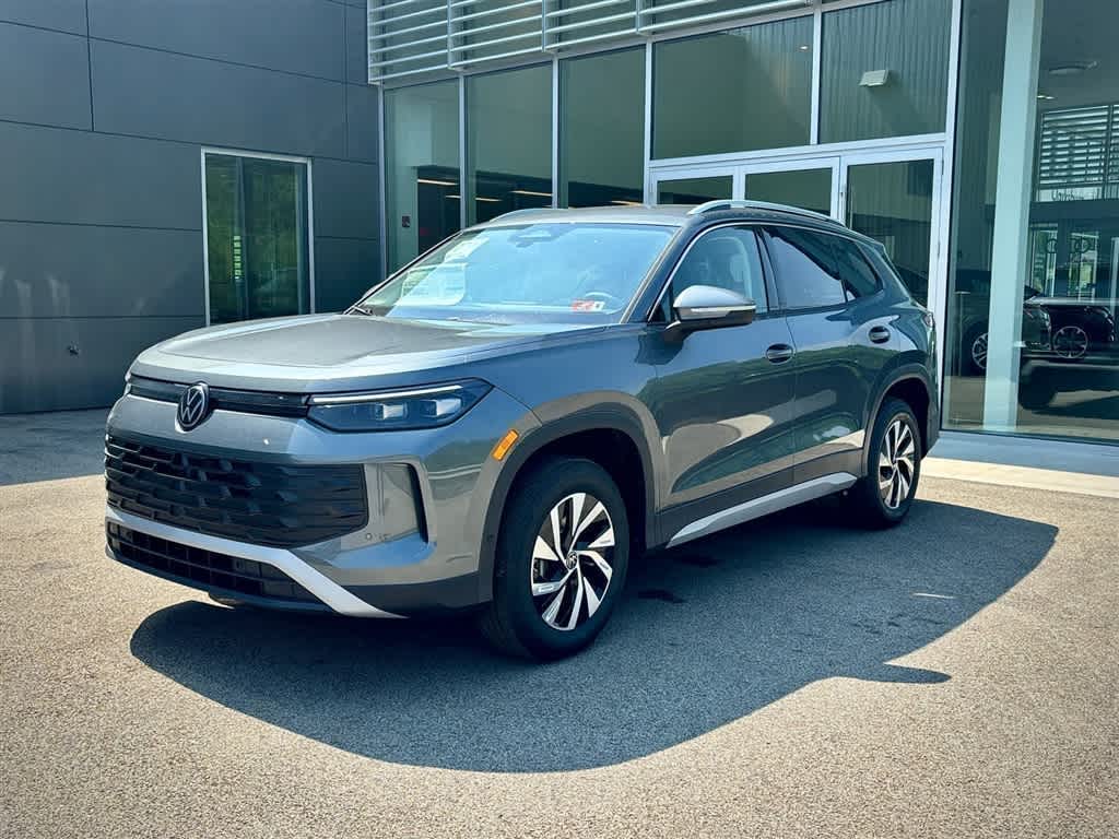 2025 Volkswagen Tiguan S's photo