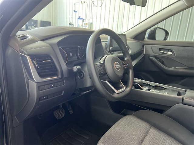 2021 Nissan Rogue SV photo 9