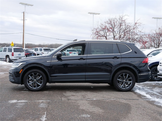 2023 Volkswagen Tiguan SE photo 2