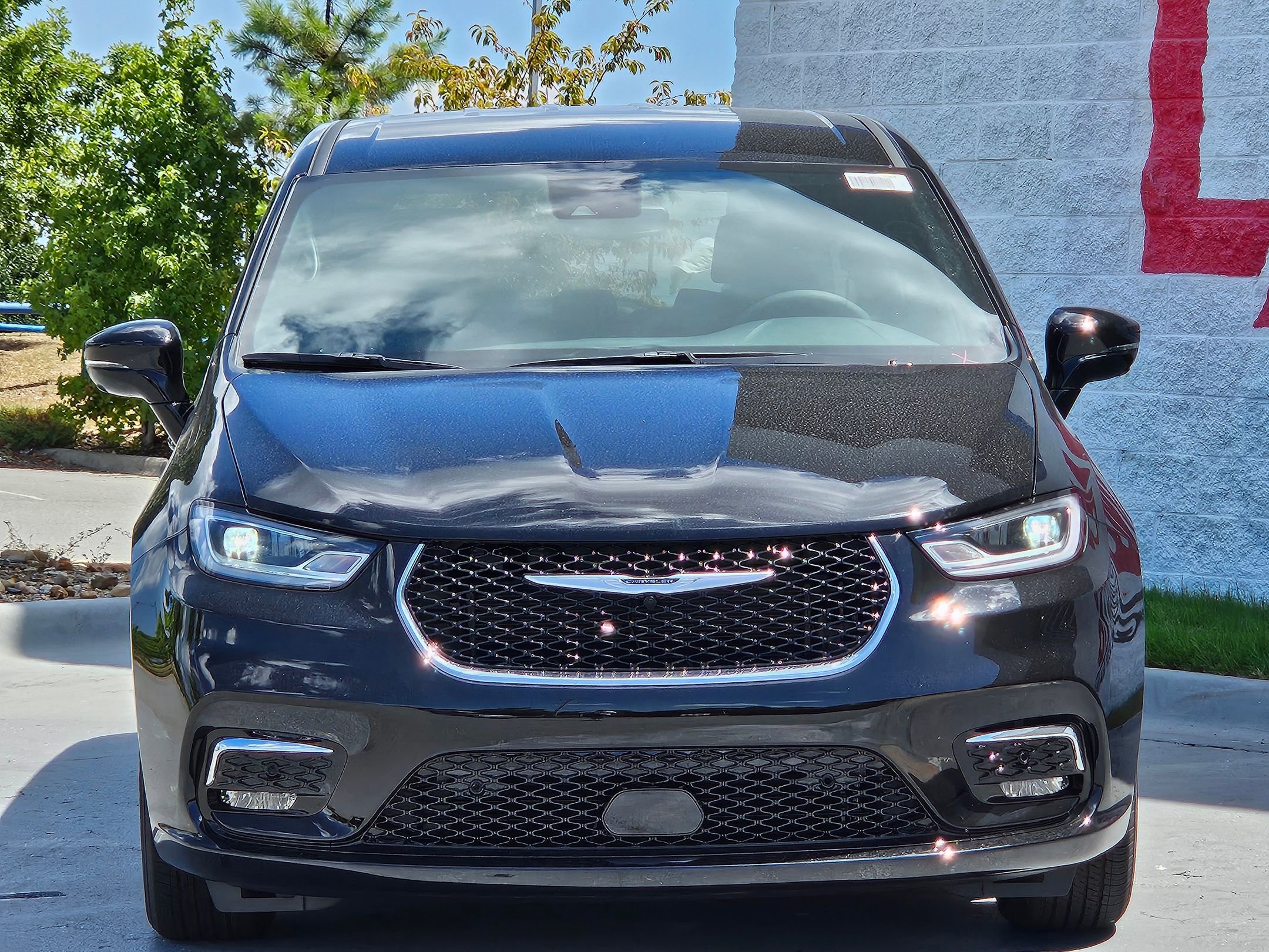 2025 Chrysler Pacifica photo 2