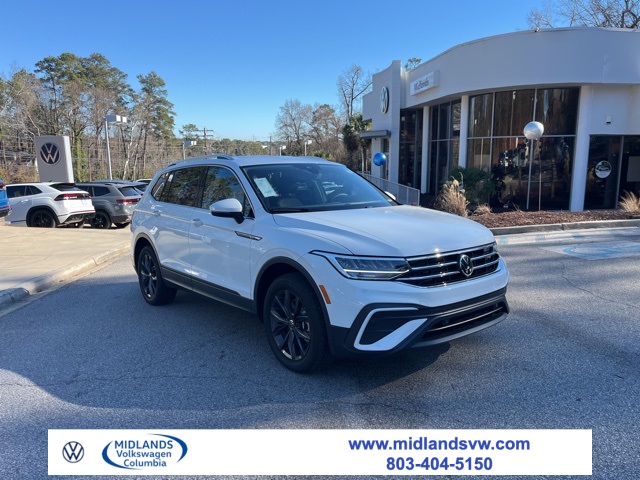 2024 Volkswagen Tiguan SE's photo
