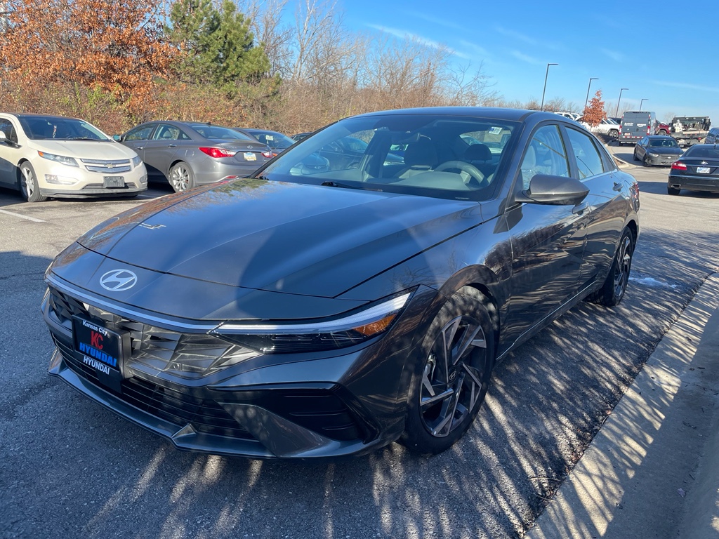 2024 Hyundai Elantra SEL's photo