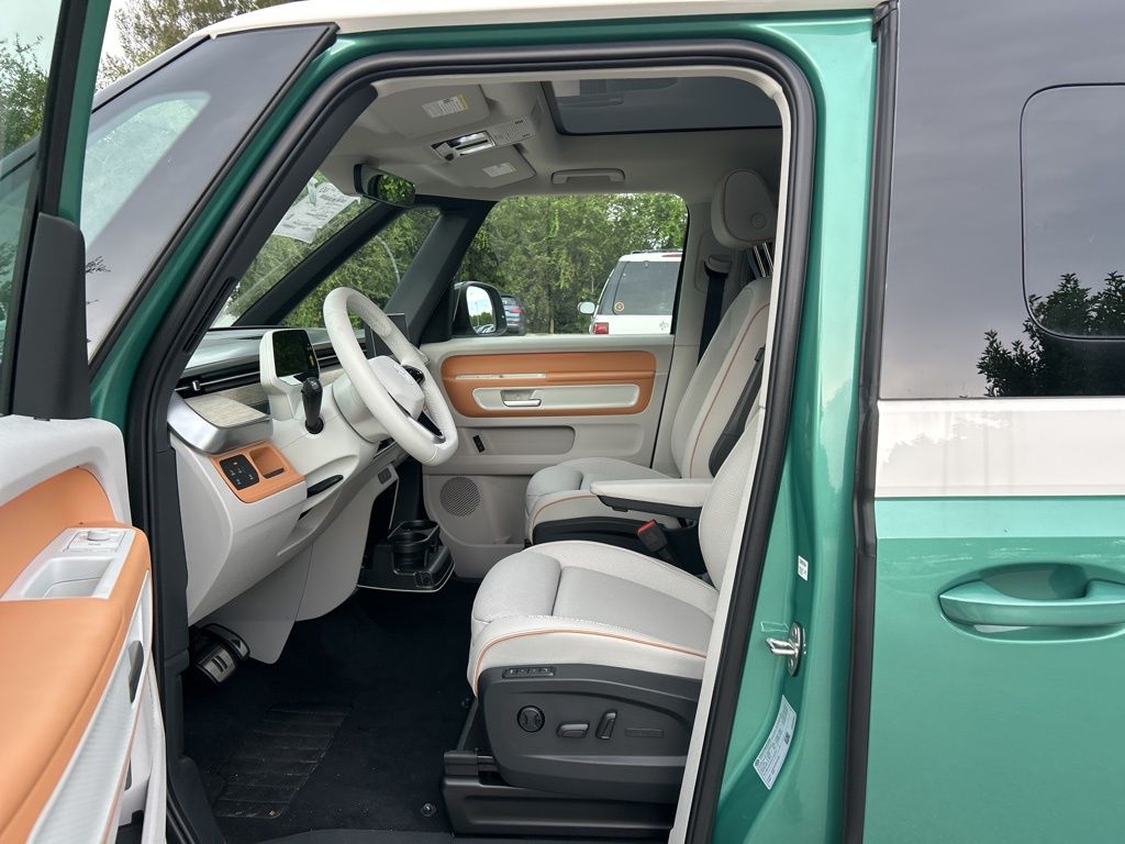 2025 Volkswagen ID. Buzz Pro Plus photo 9