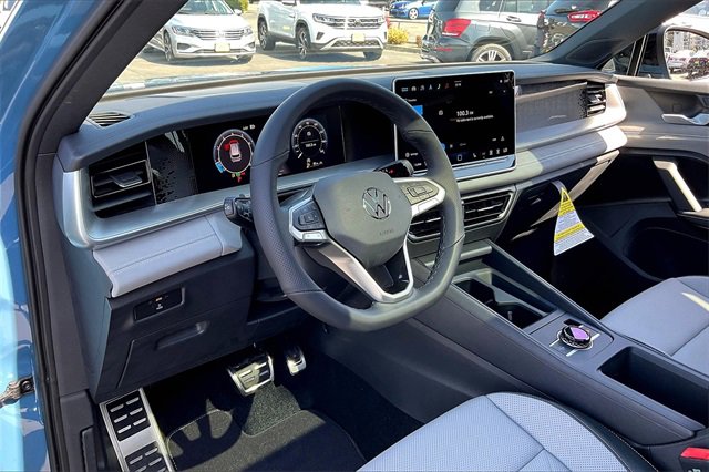 2025 Volkswagen Tiguan SE R-Line Black photo 4