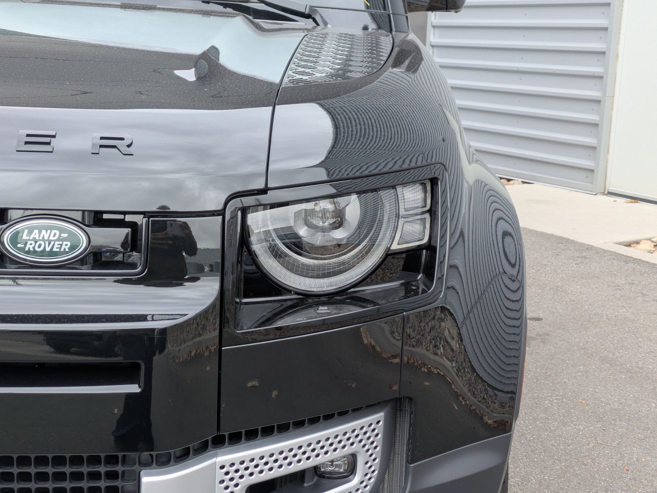 2025 Land Rover Defender S photo 3