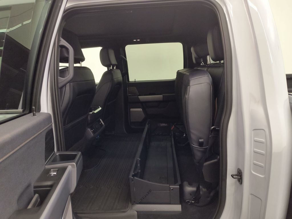 2025 Ford F-150 Lariat photo 19