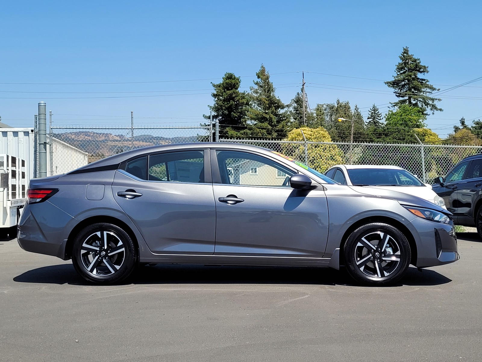 2025 Nissan Sentra SV photo 4