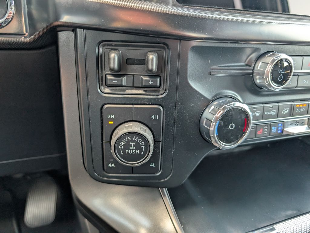 2025 Ford F-150 Lariat photo 10
