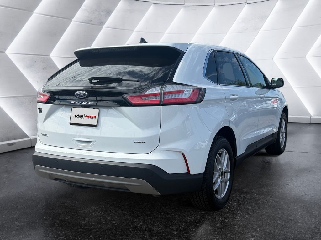 2023 Ford Edge SEL photo 4