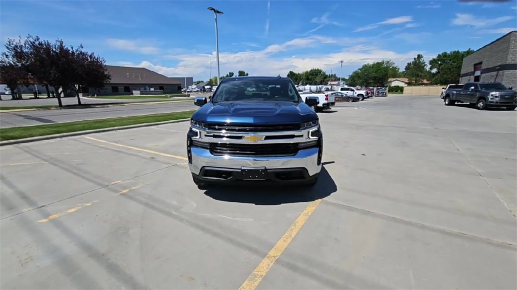 2022 Chevrolet Silverado 1500 LT photo 3