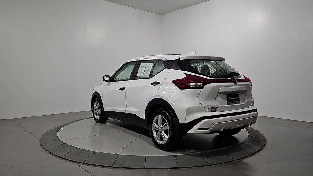 2024 Nissan Kicks S photo 3