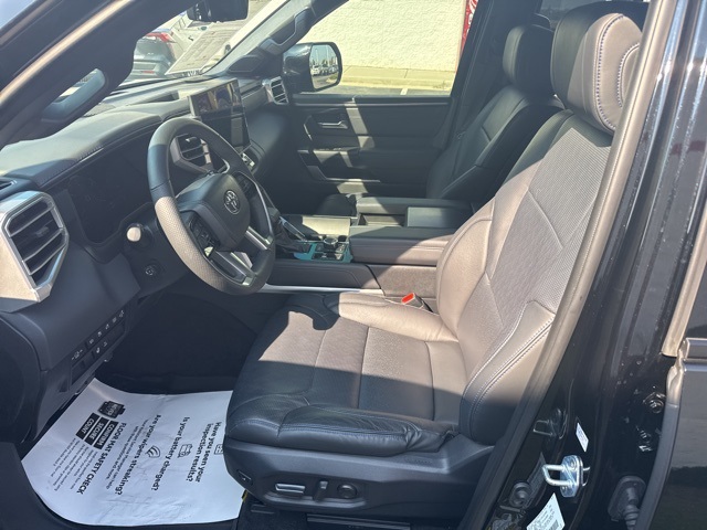2024 Toyota Sequoia Platinum photo 25