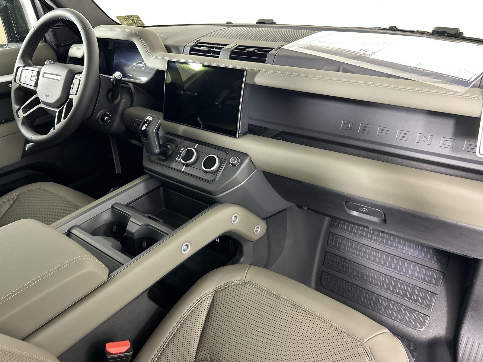 2025 Land Rover Defender 110 S photo 30