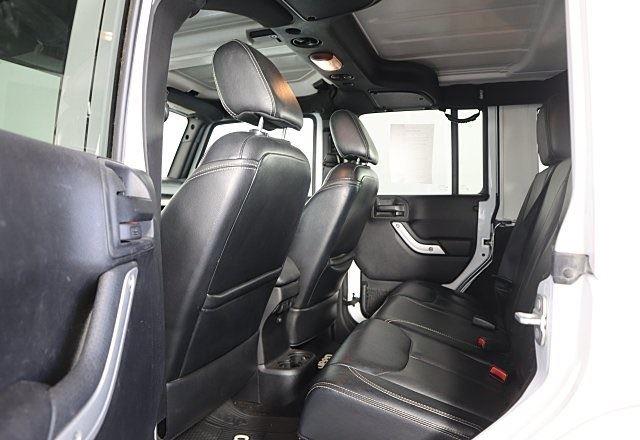 2016 Jeep Wrangler Unlimited Sahara photo 16