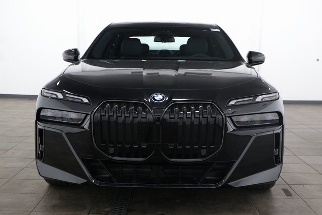 New 2025 Black BMW xDrive60 image 3