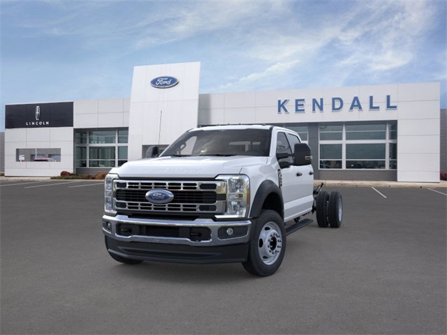 2025 Ford F-550 photo 2