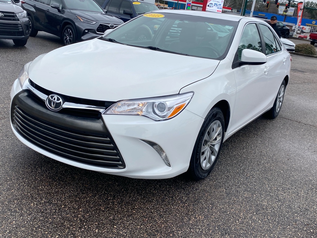 Used 2015 Toyota Camry LE with VIN 4T1BF1FKXFU010134 for sale in Florence, SC