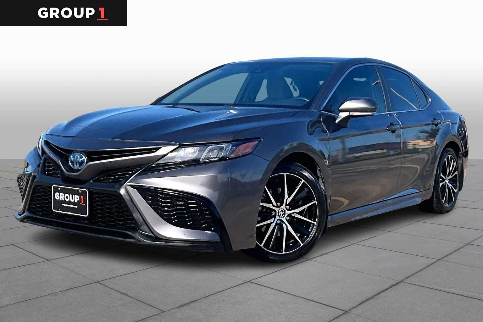 2023 Toyota Camry SE's photo