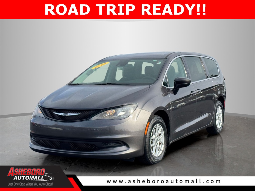 Pre-Owned 2023 Chrysler Voyager LX's photo