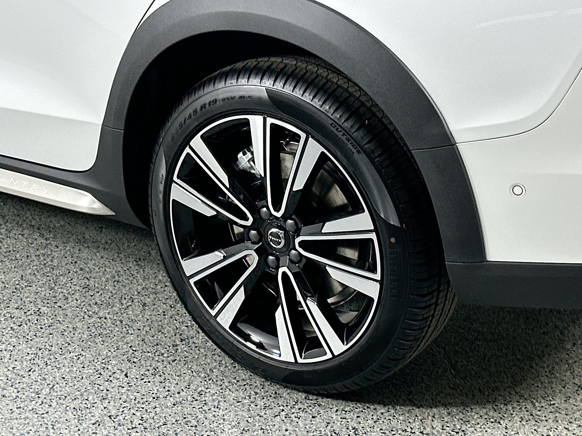2026 Volvo V60 Cross Country B5 AWD photo 8