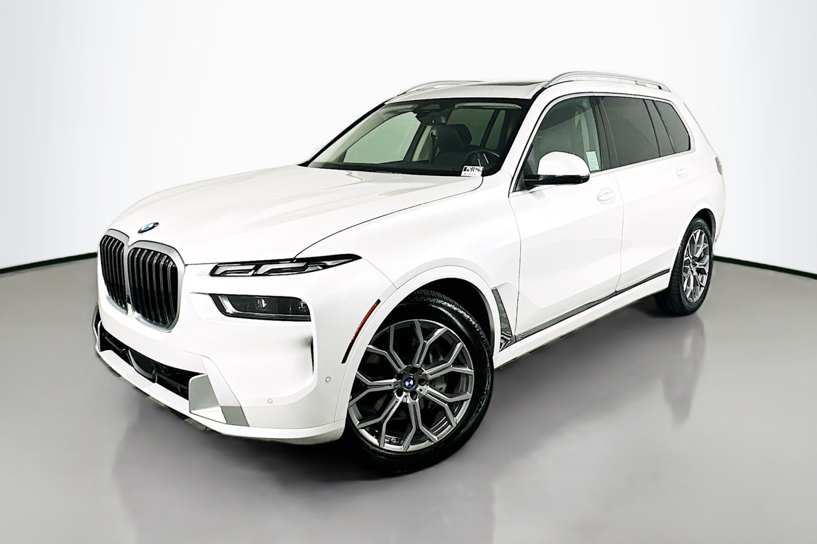 2023 BMW X7 40i's photo