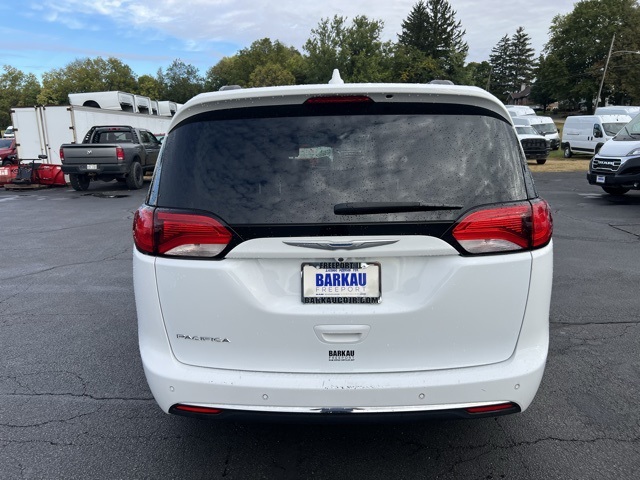 2017 Chrysler Pacifica Touring L photo 4
