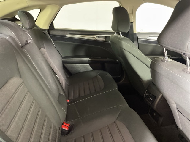 2020 Ford Fusion SE photo 16
