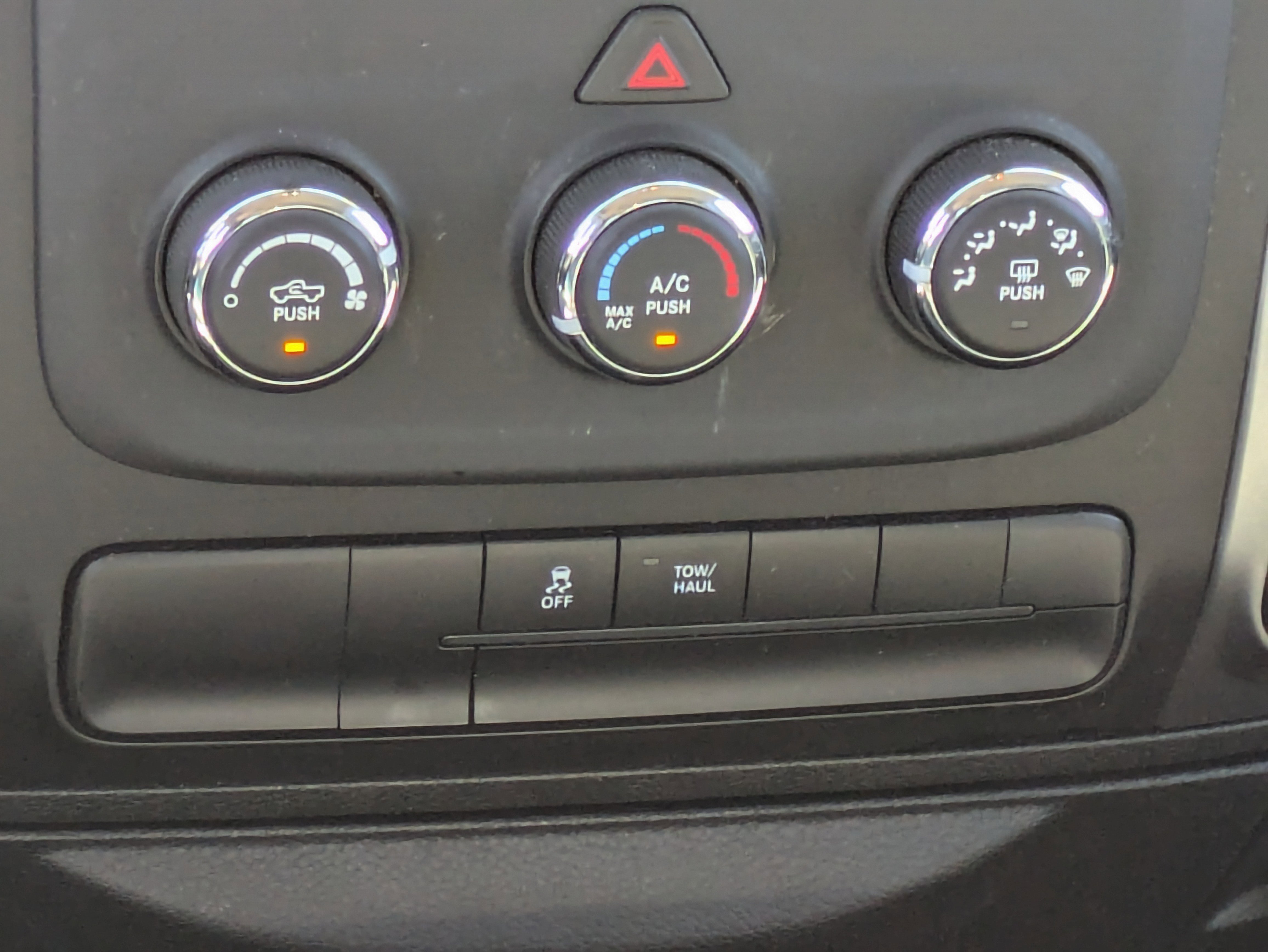 2024 Ram 1500 Classic SLT photo 4