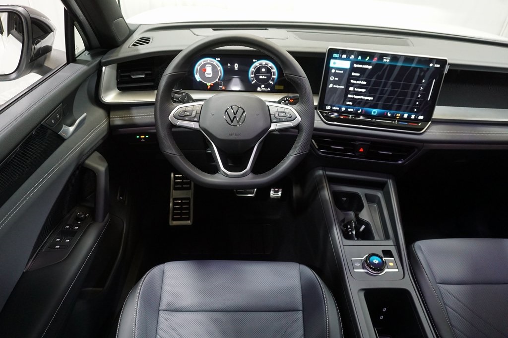 2025 Volkswagen Tiguan SE R-Line Black photo 11