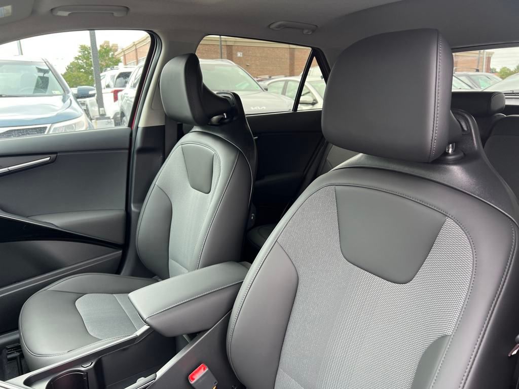 2025 Kia Niro EX Touring photo 11