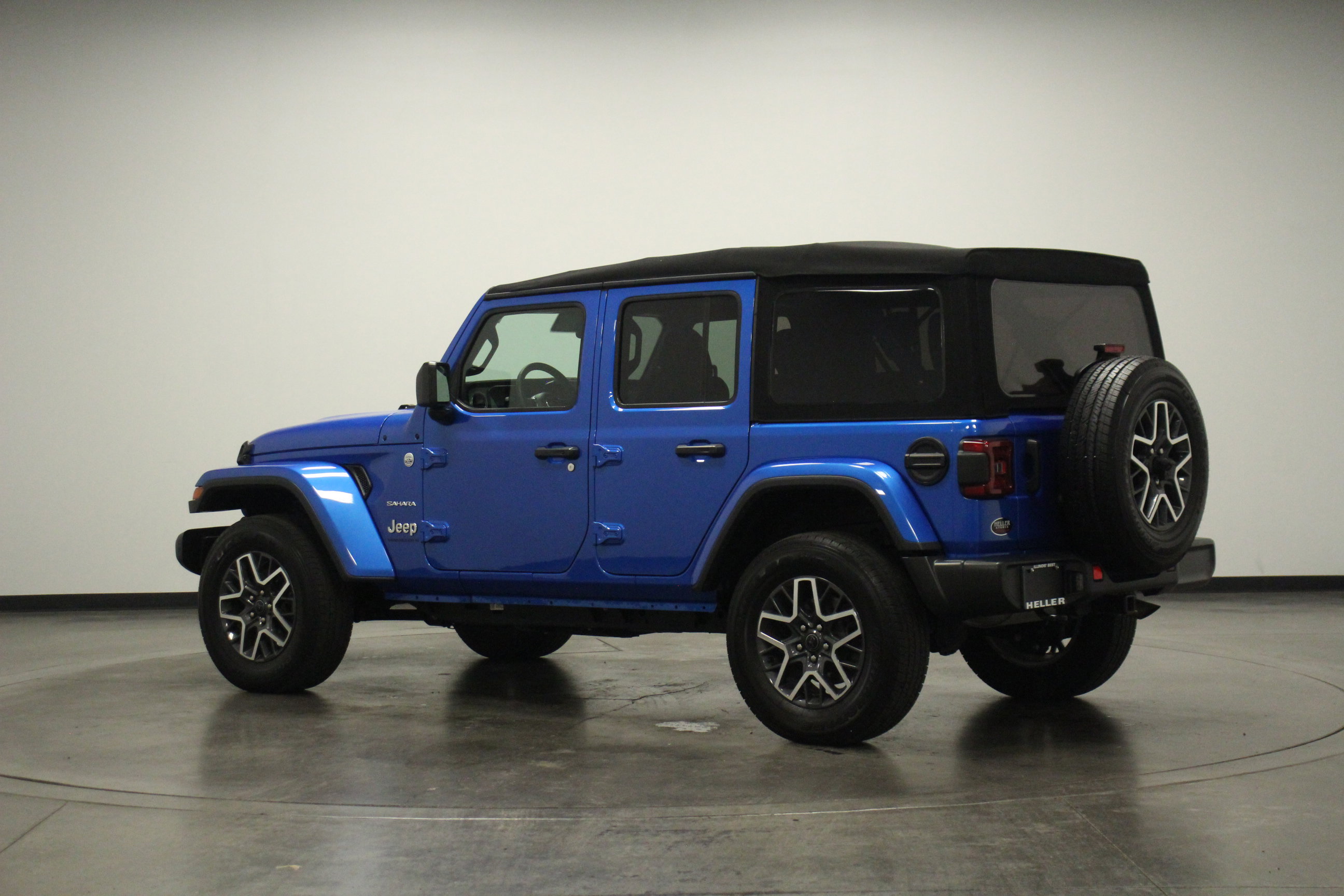 2024 Jeep Wrangler Sahara photo 5