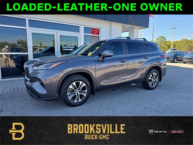 2023 Toyota Highlander XLE's photo