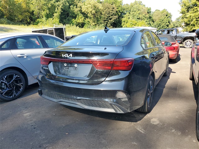 2023 Kia Forte LXS photo 2