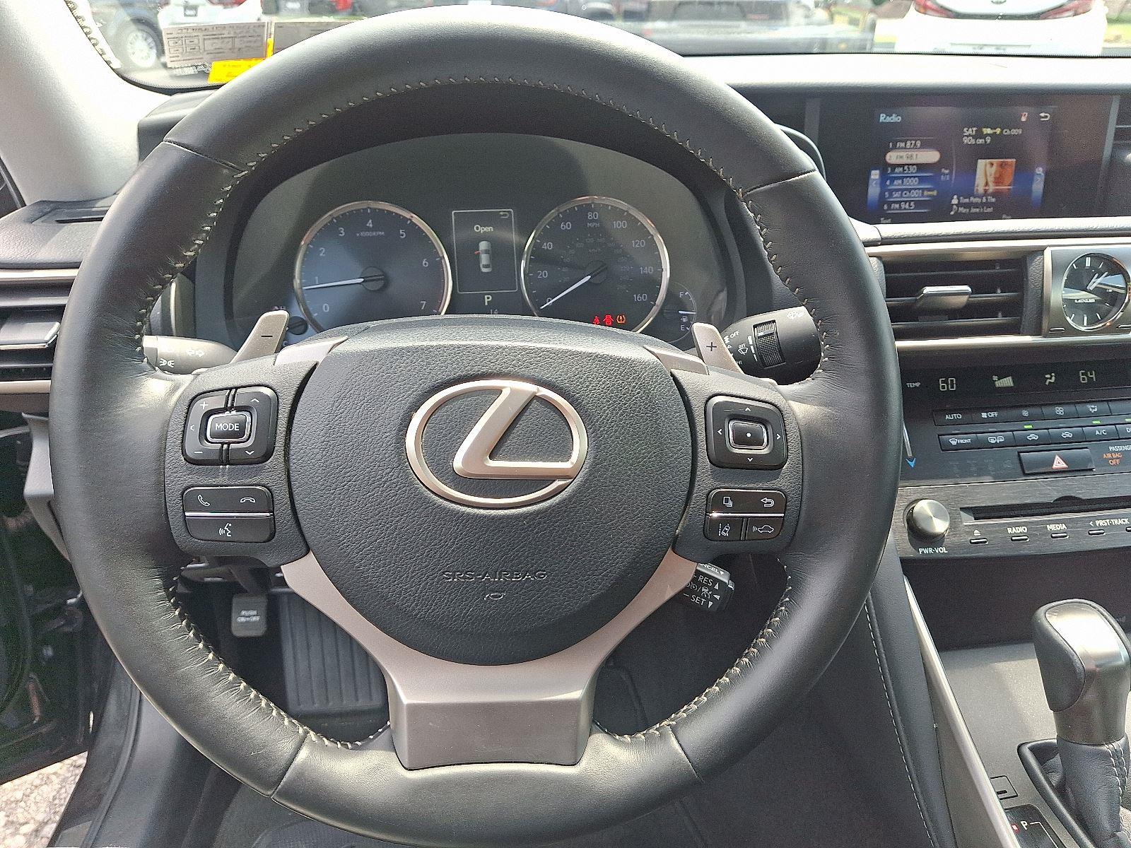 2018 Lexus IS 300 photo 19