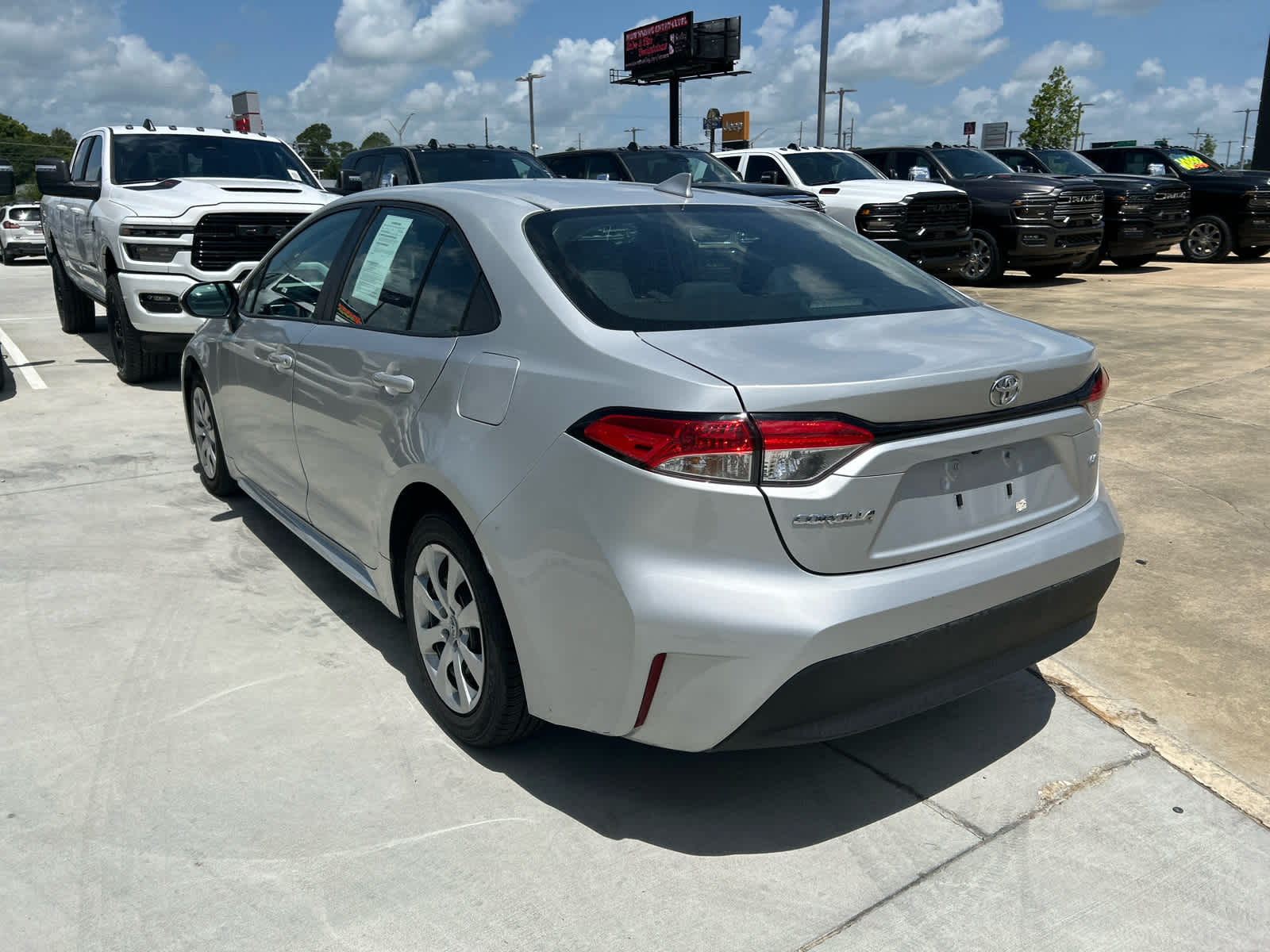 2023 Toyota Corolla LE photo 6