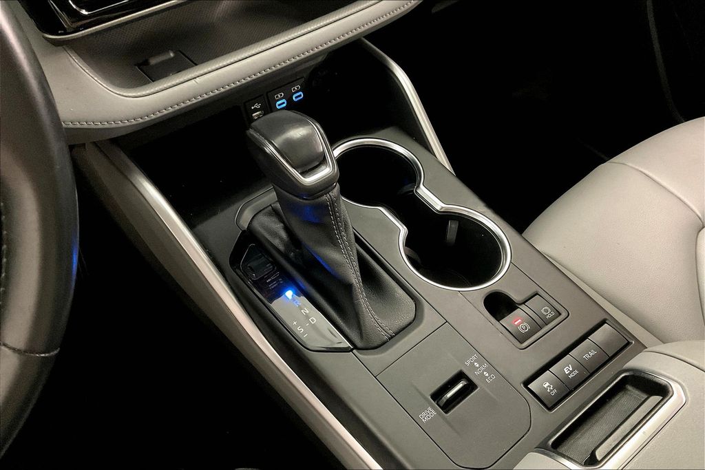 2022 Toyota Highlander Hybrid XLE photo 31