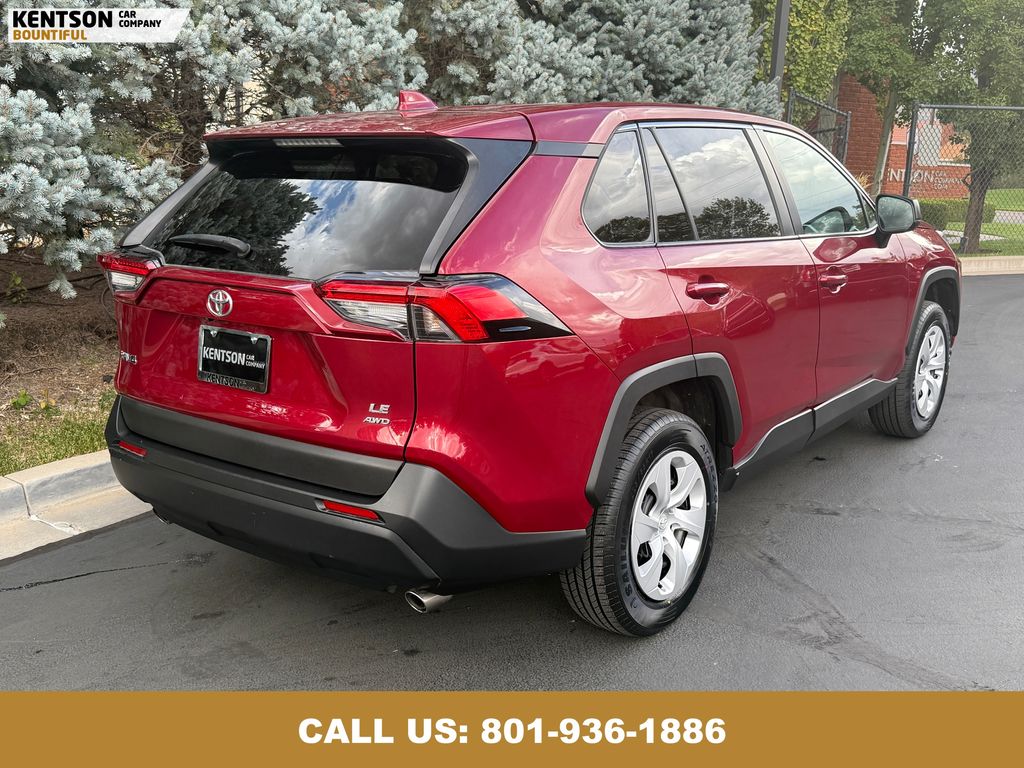 2024 Toyota RAV4 LE photo 8