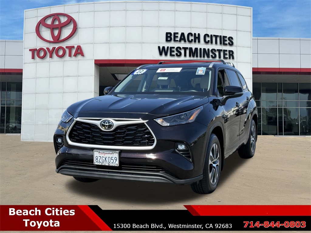 2022 Toyota Highlander XLE photo 3