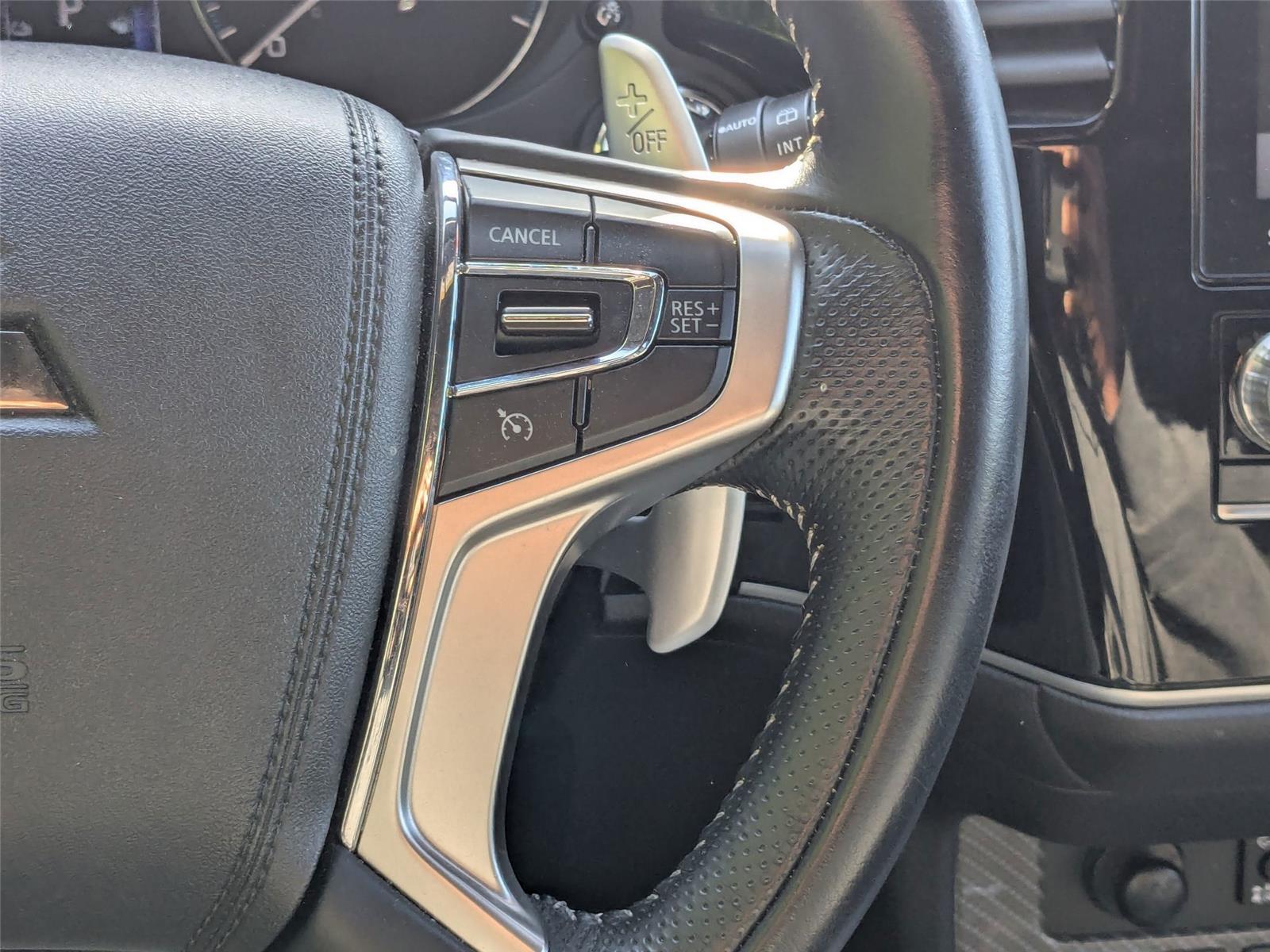 2020 Mitsubishi Outlander PHEV SEL photo 18