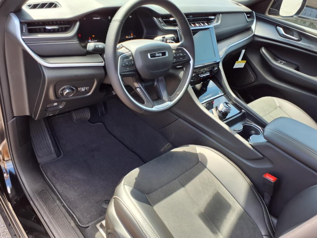 2025 Jeep Grand Cherokee Altitude X photo 3